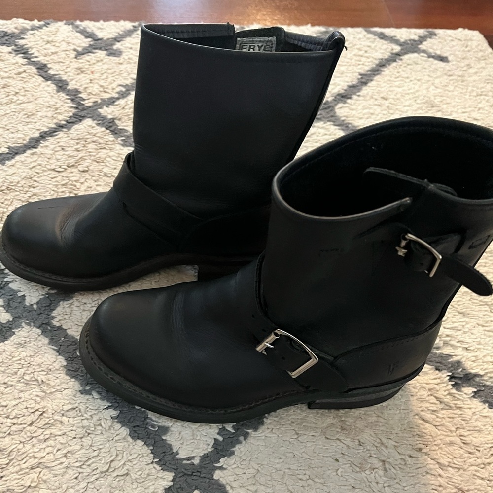 Frye Engineer boots 8r. Size 8. Black. Great condition.